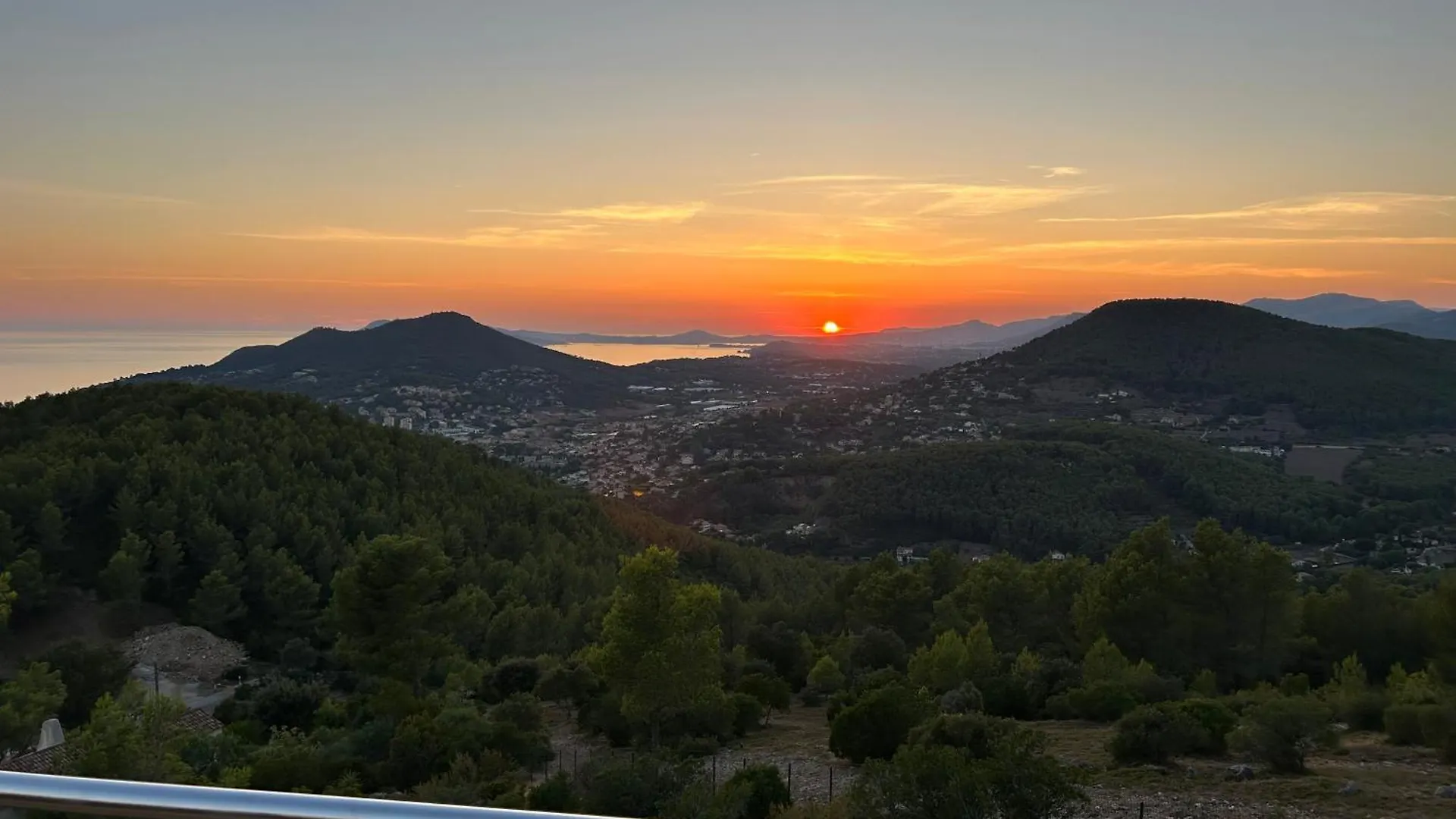 Villa 4 Etoiles Vue Sur Les Iles D'Or Carqueiranne Sea And Mountain Pleasure Villa Vue Mer 180 0*,  France